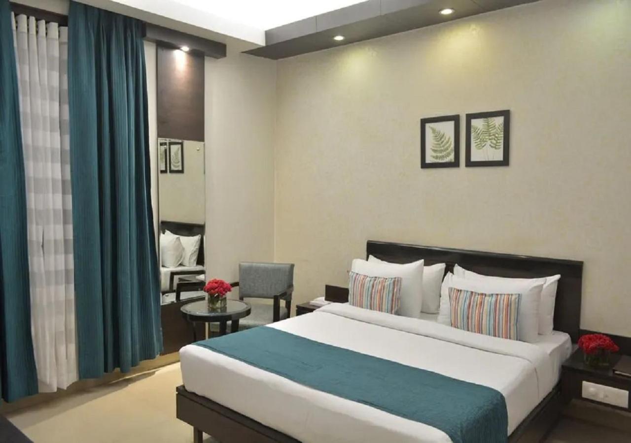 Hotel Rockland Panchsheel Enclave Nueva Delhi Exterior foto